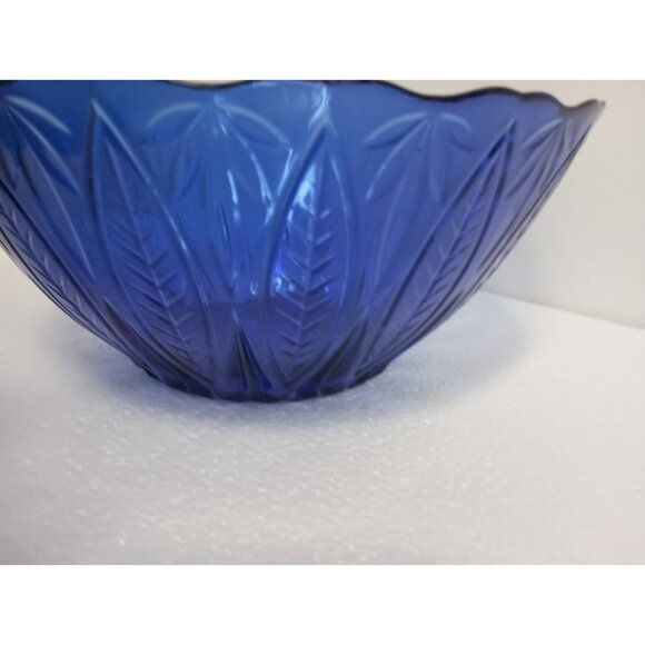 Vintage Avon Royal Saphire Cobalt Blue Glass Etched Round Serving Salad Bowl - Picture 4 of 10